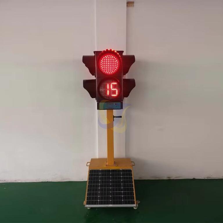 SOLAR TRAFFIC LIGHT